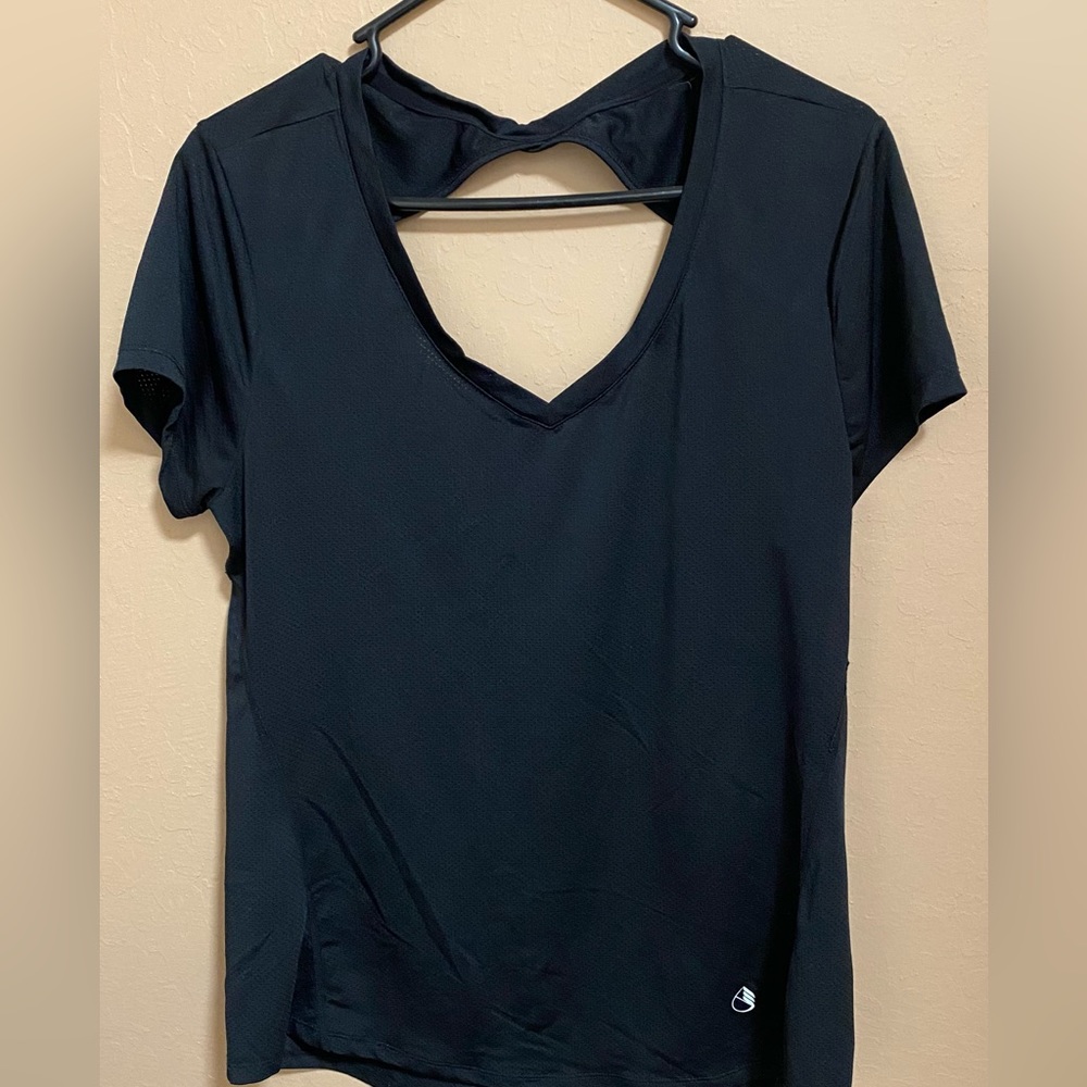 Women’s workout shirt with open back